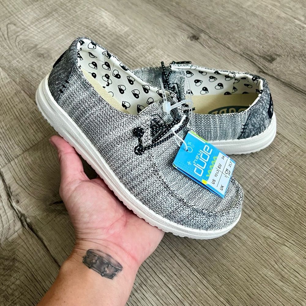 Hey Dude Dudes Wendy Youth Stretch - Yin Yang - Black/White - size Y2 kids - NEW